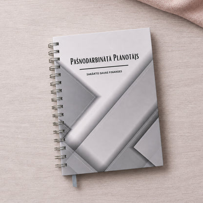 Pelēks pašnodarbinātā plānotājs ar ģeometrisku vāka dizainu un sudraba spirāli