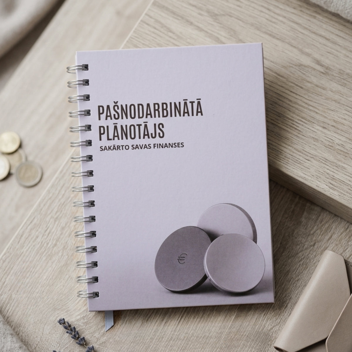 Pelēcīgs A5 pašnodarbinātā plānotājs ar cietiem vākiem un monētu dizainu