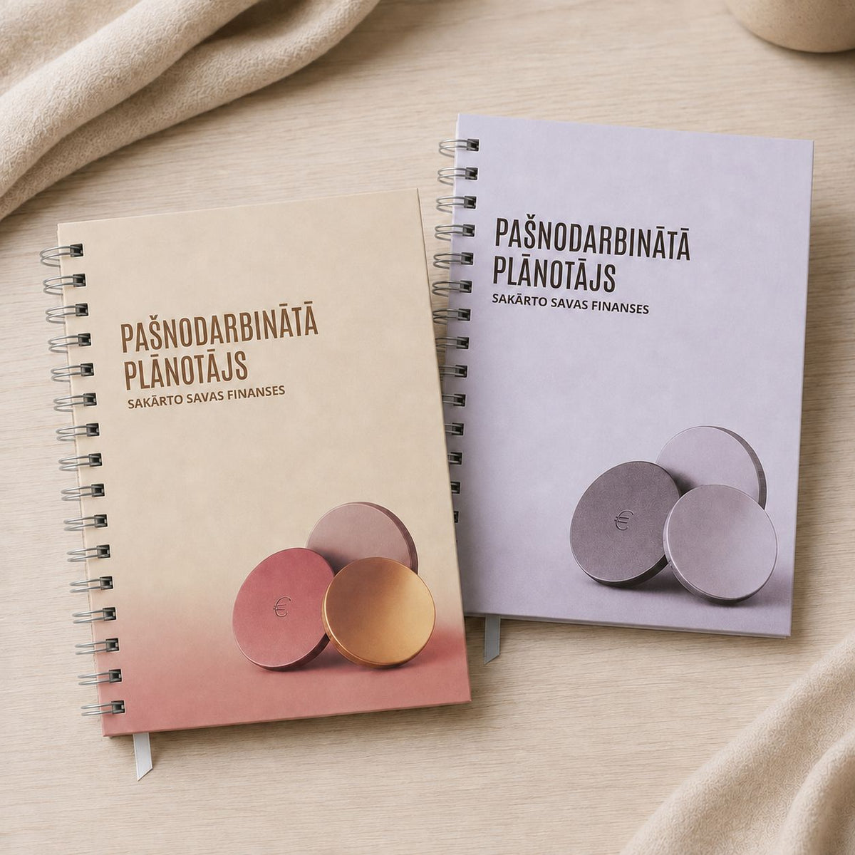 Rozīgais un pelēcīgais pašnodarbinātā plānotājs ar diviem vāku variantiem
