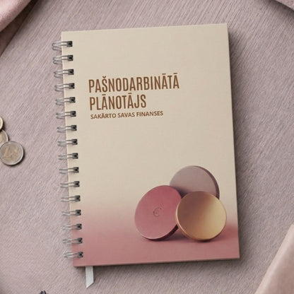 Bēšīgi rozīgs A5 pašnodarbinātā plānotājs ar cietiem vākiem un monētu dizainu