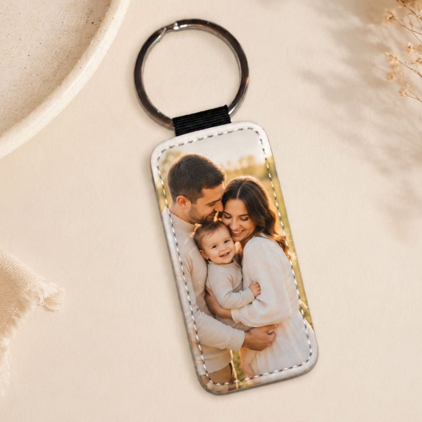 Personalizēts atslēgu piekariņš ar ģimenes fotogrāfiju uz baltas sublimācijas virsmas