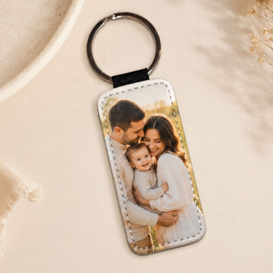Personalizēts atslēgu piekariņš ar ģimenes fotogrāfiju uz baltas sublimācijas virsmas